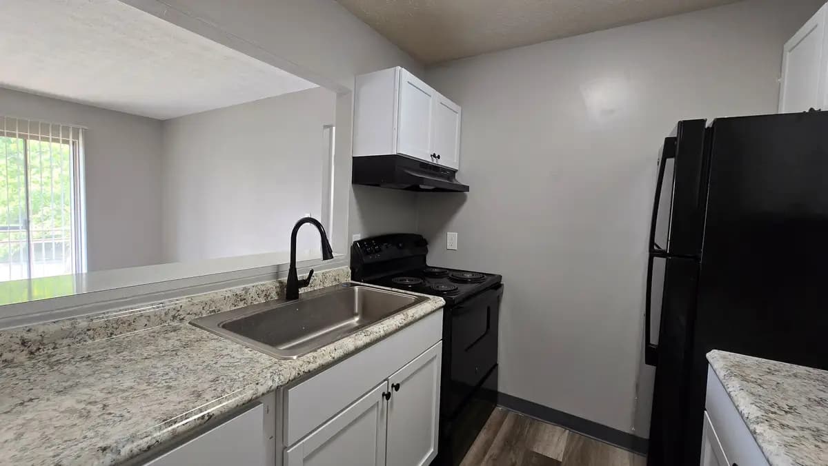 5910 Belmont Ave - Apartment - 15