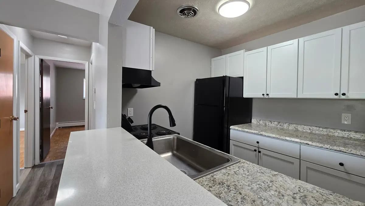 5910 Belmont Ave - Apartment - 17