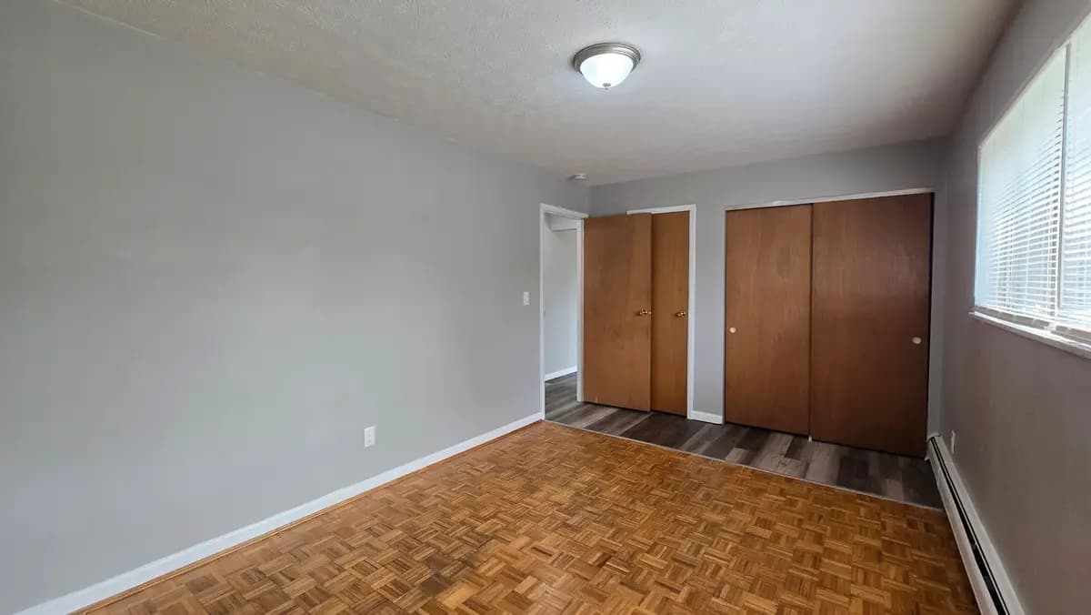 5910 Belmont Ave - Apartment - 24