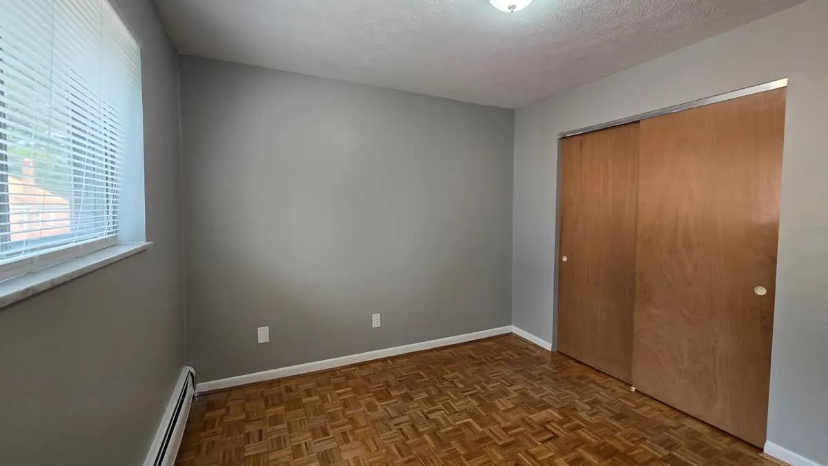 5910 Belmont Ave - Apartment - 26
