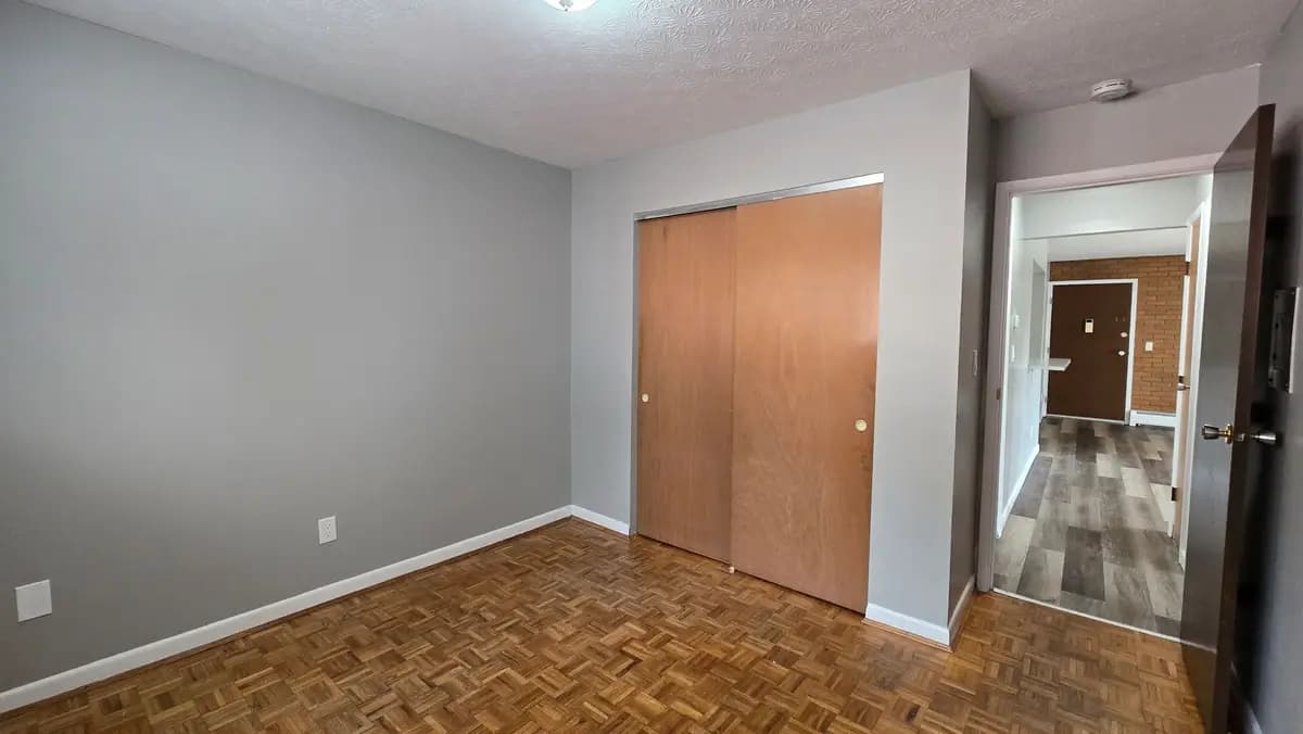 5910 Belmont Ave - Apartment - 27