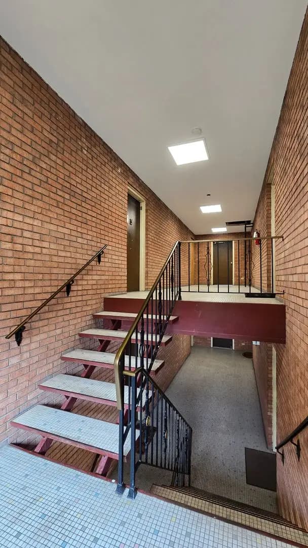5910 Belmont Ave - Apartment - 5
