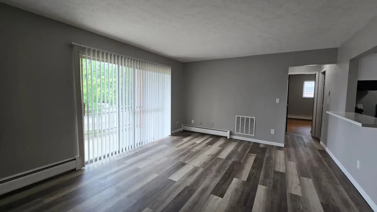 5910 Belmont Ave - Apartment - 6