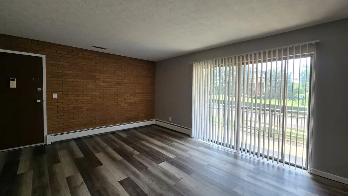 5910 Belmont Ave - Apartment - 9