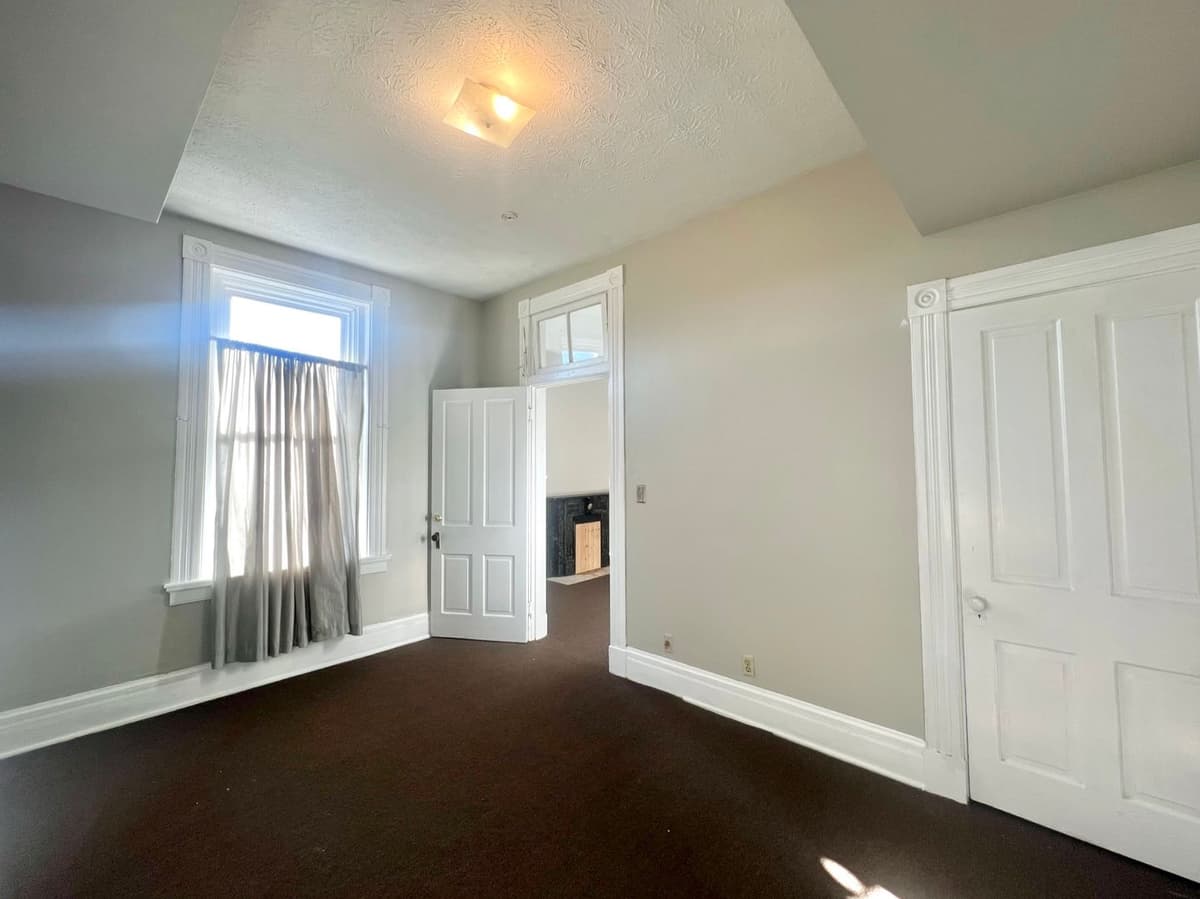 undefined apartments for rent - image - large (10).jpg - 3