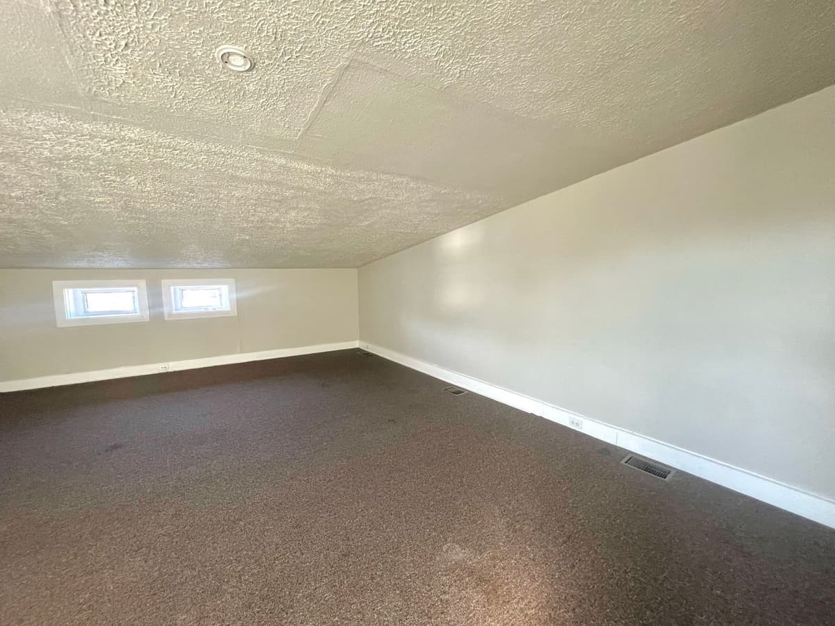 undefined apartments for rent - image - large (19).jpg - 2