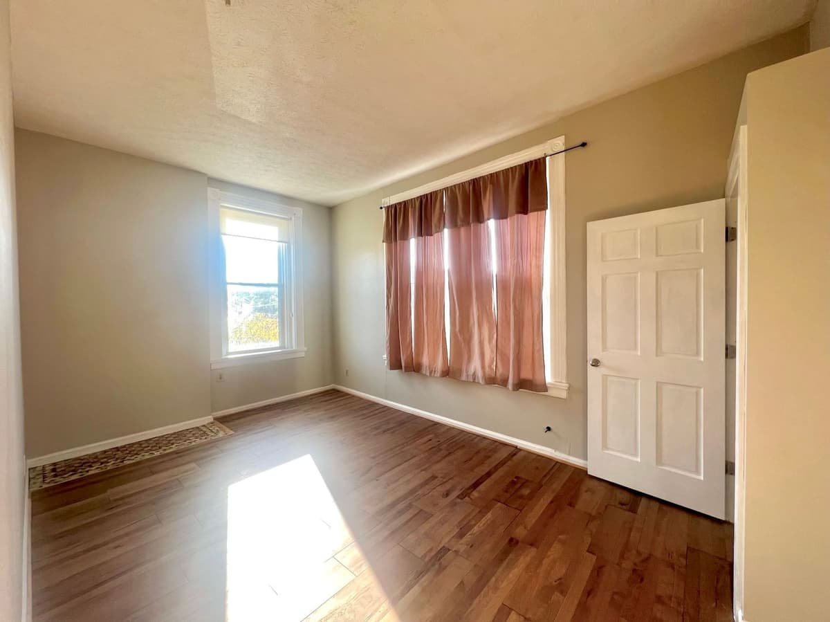 undefined apartments for rent - image - large (2).jpg - 3