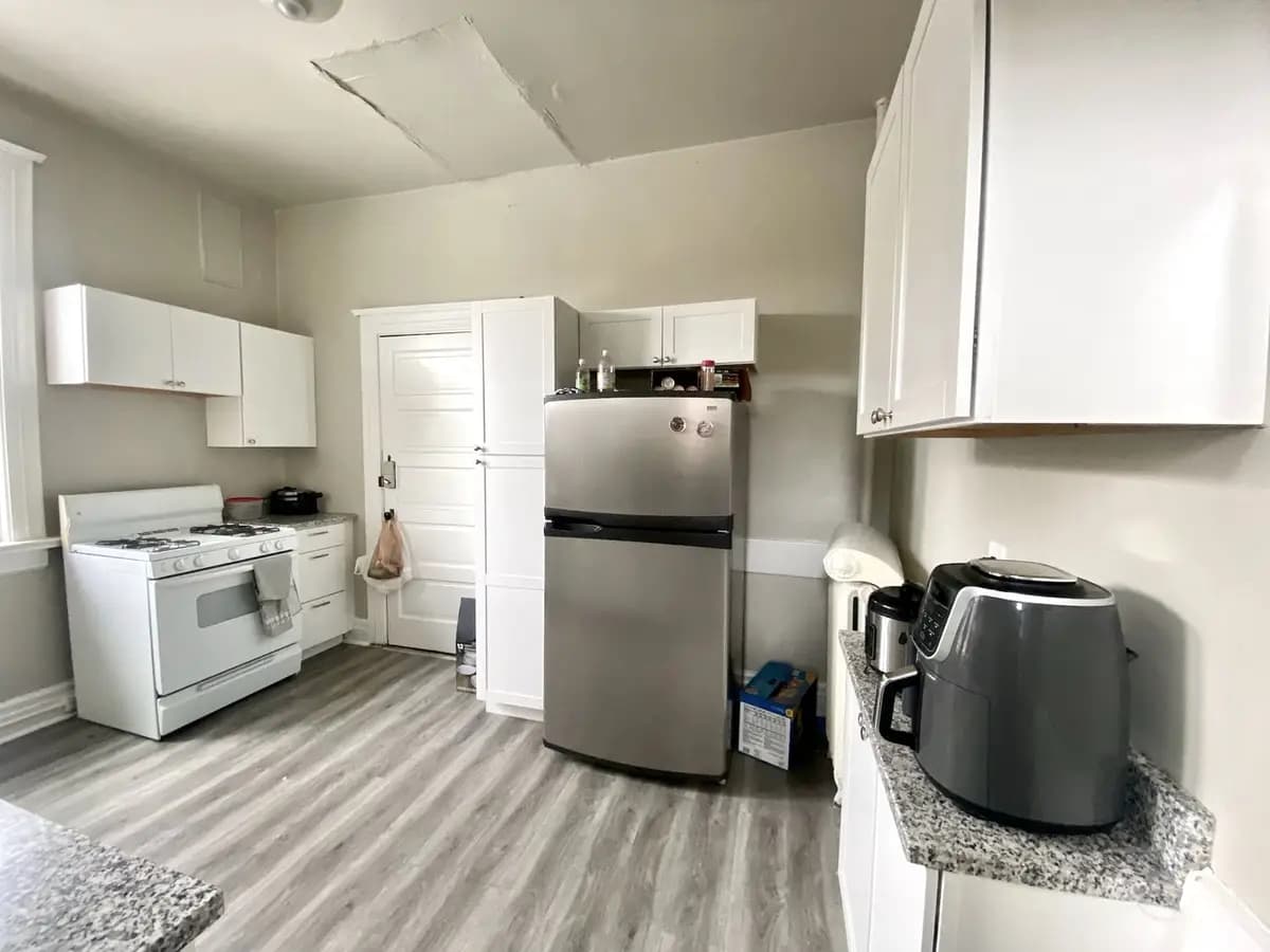 undefined apartments for rent - image - large (7).jpeg - 3