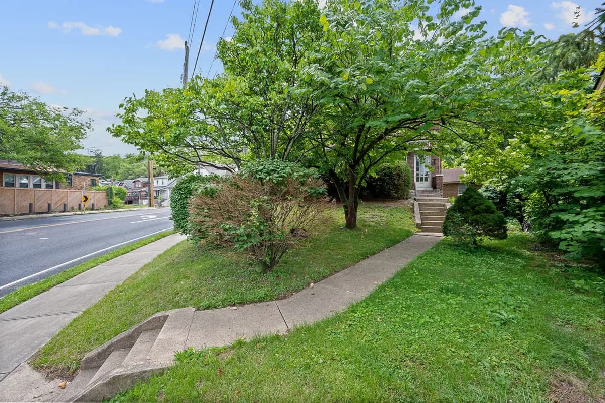 undefined apartments for rent - image - large (10).jpg - 2