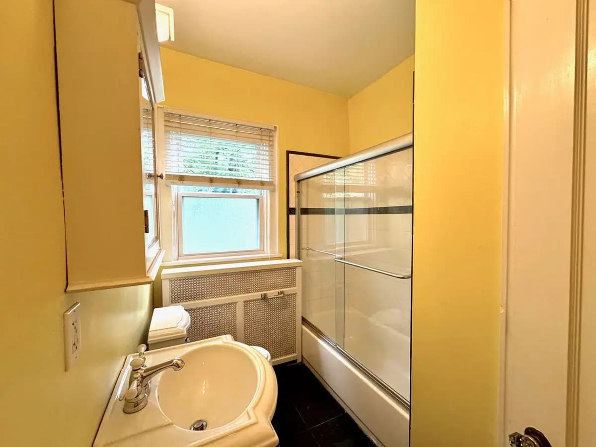 undefined apartments for rent - image - large (24).jpeg - 2