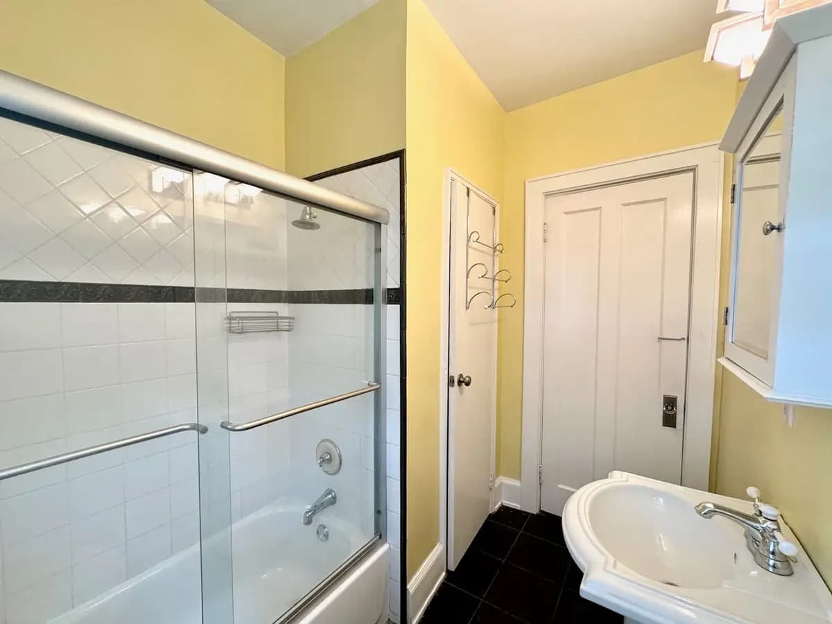 undefined apartments for rent - image - large (26).jpeg - 0