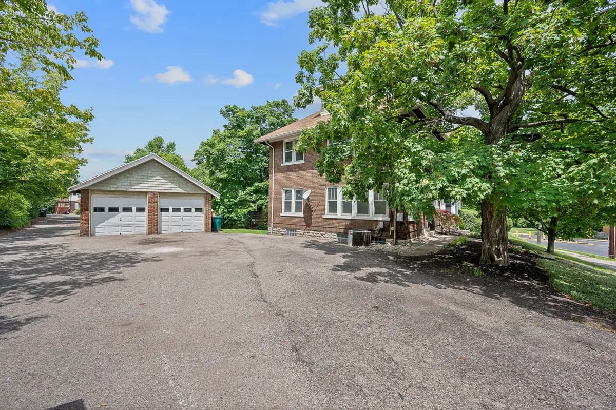 undefined apartments for rent - image - large (4).jpg - 2