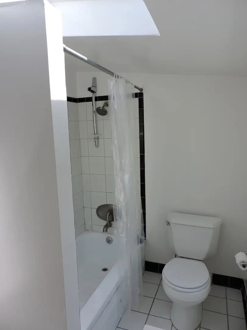 undefined apartments for rent - image - large (9).jpg - 2