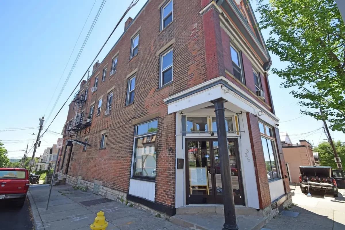 undefined apartments for rent - image - large (18).jpg - 2