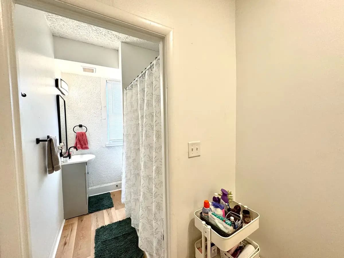 undefined apartments for rent - image - large (22).jpeg - 2