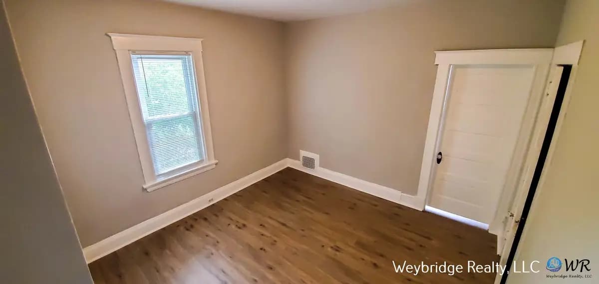 undefined apartments for rent - image - large (4).jpg - 3