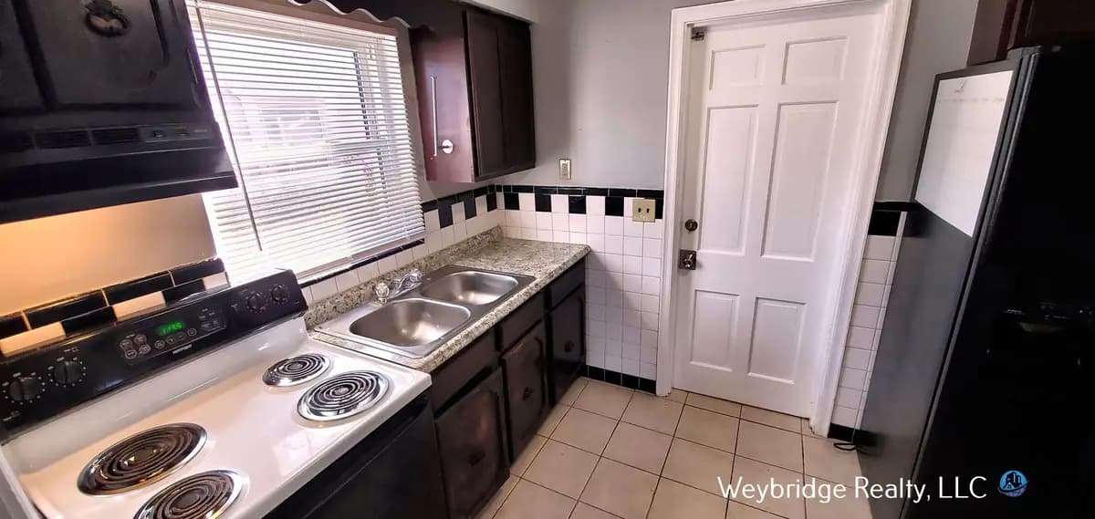 undefined apartments for rent - image - large (10).jpg - 0