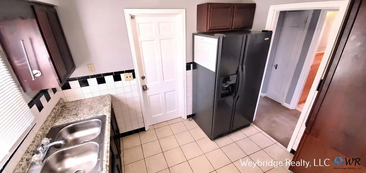 undefined apartments for rent - image - large (12).jpg - 1