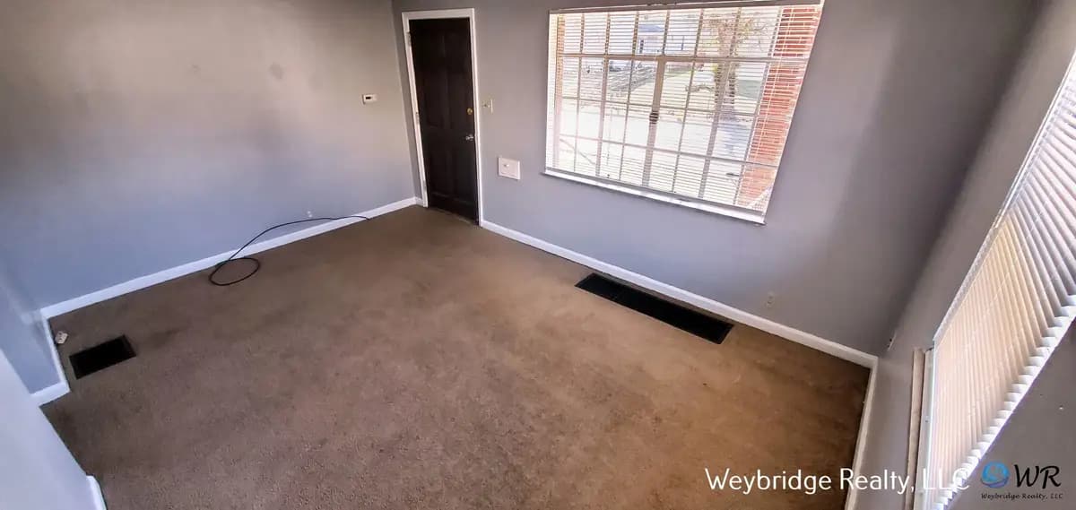 undefined apartments for rent - image - large (14).jpg - 3