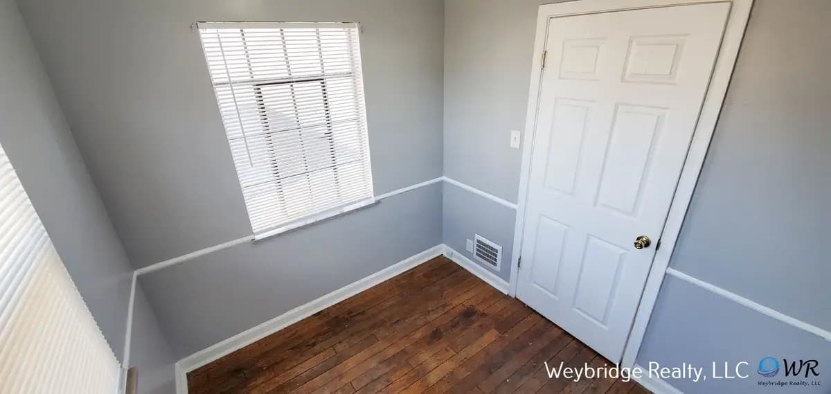 undefined apartments for rent - image - large (7).jpg - 2