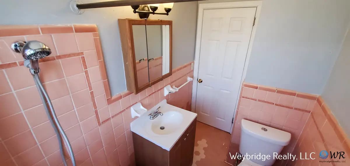 undefined apartments for rent - image - large (8).jpg - 3