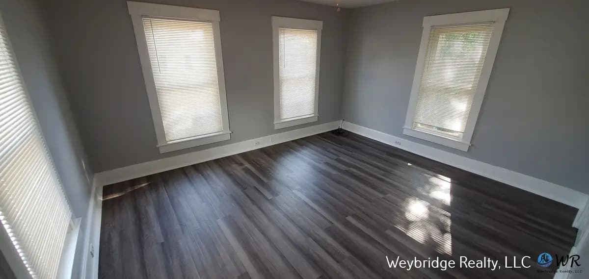 undefined apartments for rent - image - large (4).jpg - 3