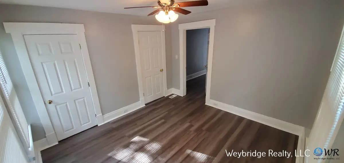 undefined apartments for rent - image - large (7).jpg - 2