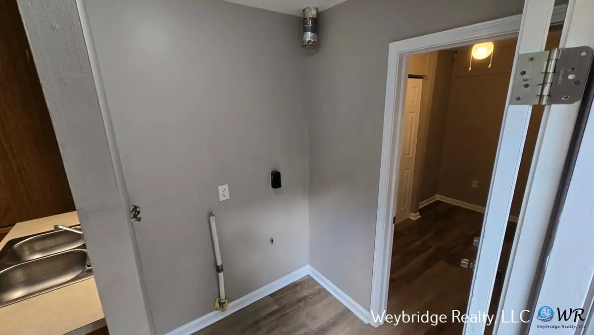 undefined apartments for rent - image - large (4).jpg - 3