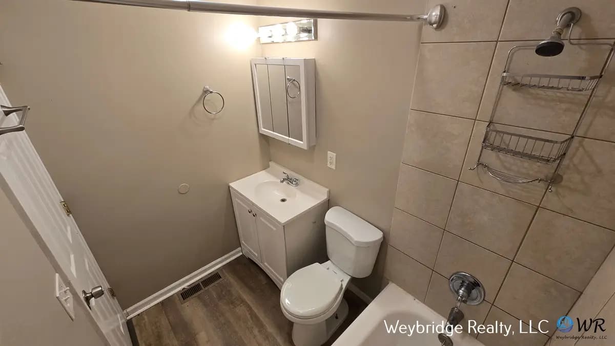 undefined apartments for rent - image - large (6).jpg - 1