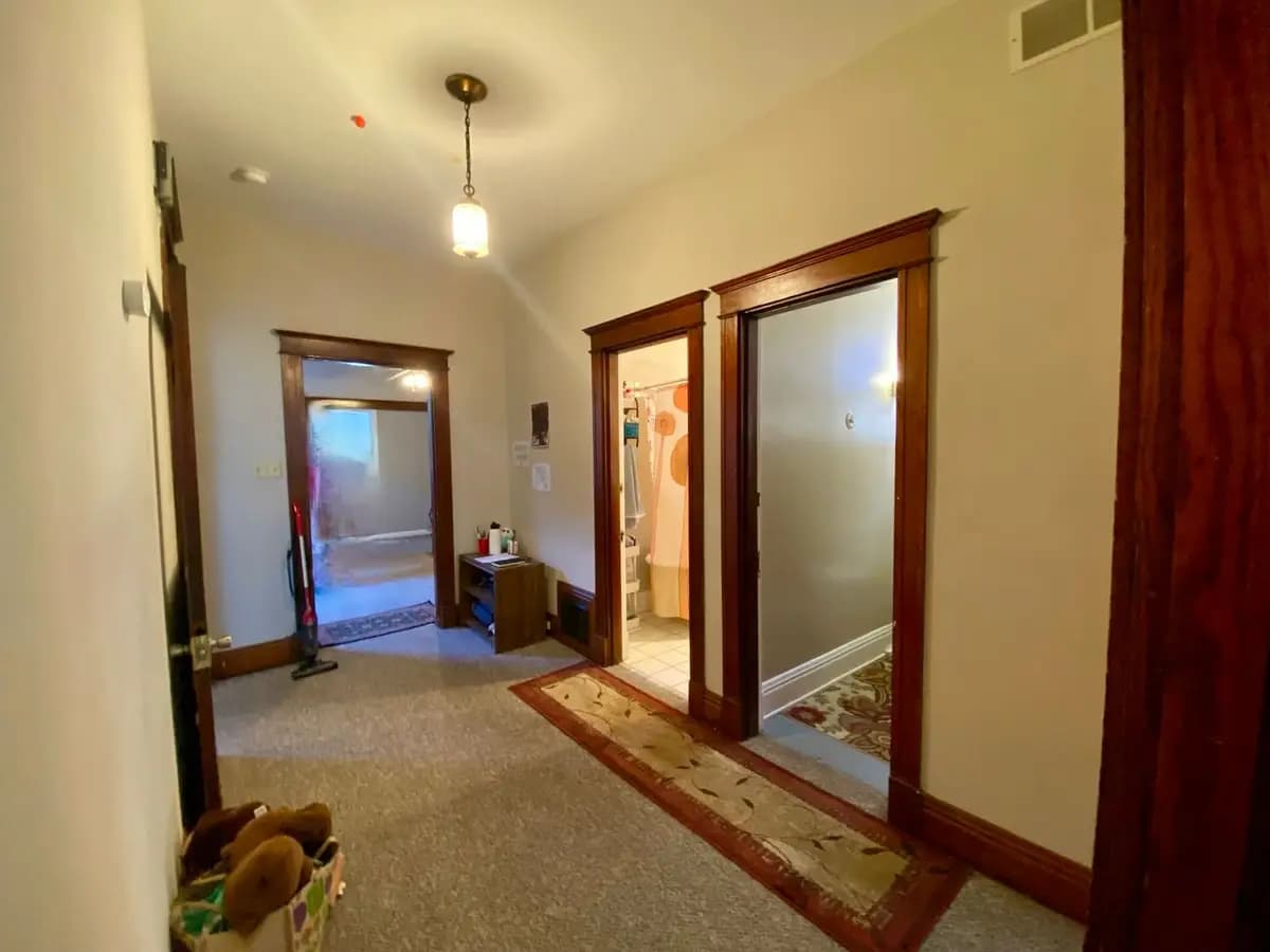 2364 Victor St - House - 33