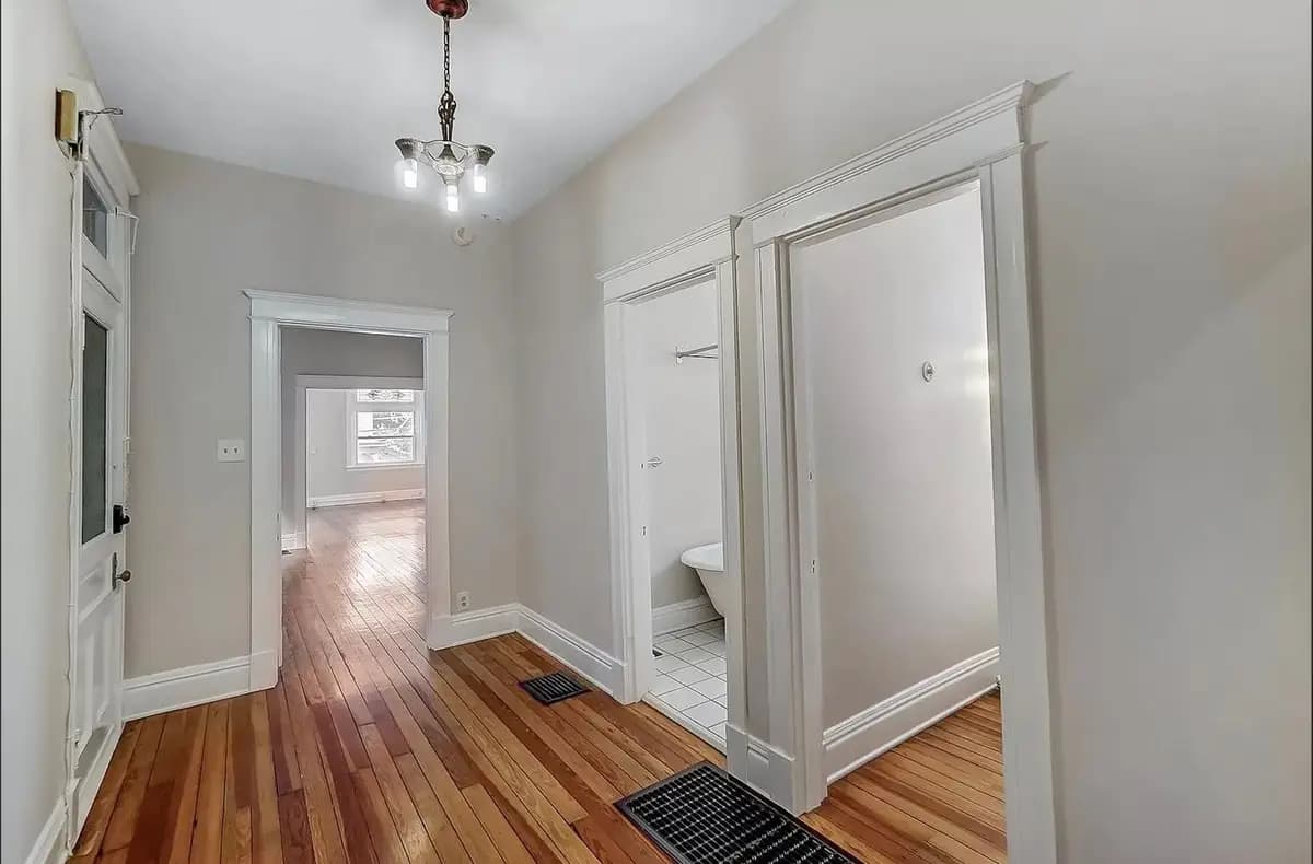 2364 Victor St - House - 5