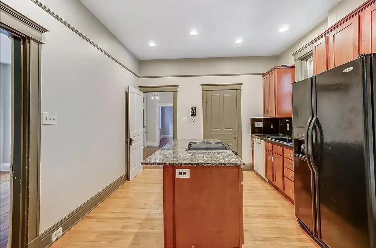 2364 Victor St - House - 8