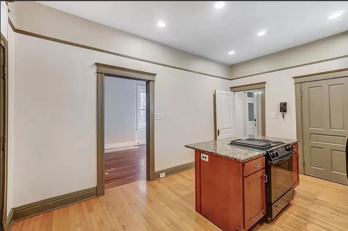 2364 Victor St - House - 9