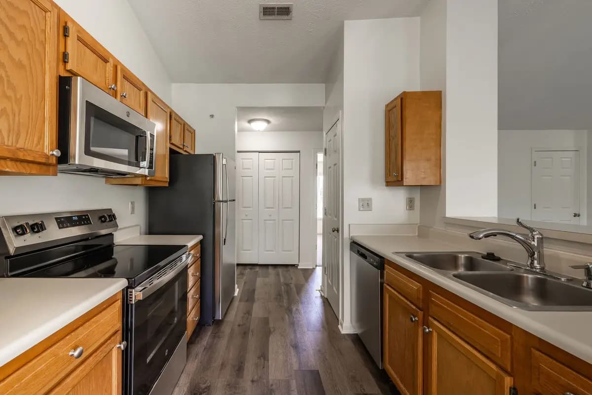 The Pines Apartments - Apartment - 7