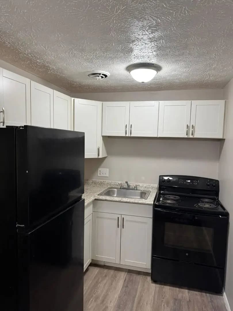 The Courtyard Apartments - Apartment - 9