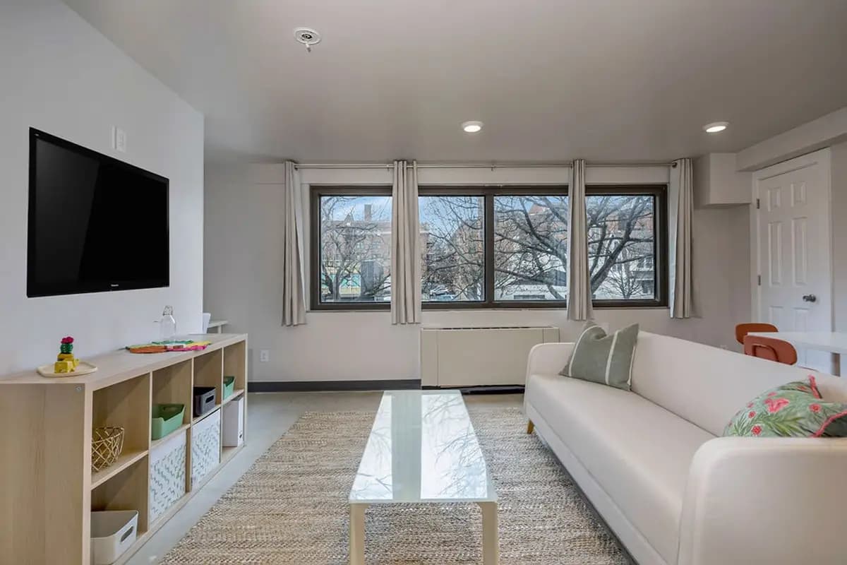 undefined apartments for rent - image - large (40).jpg - 3