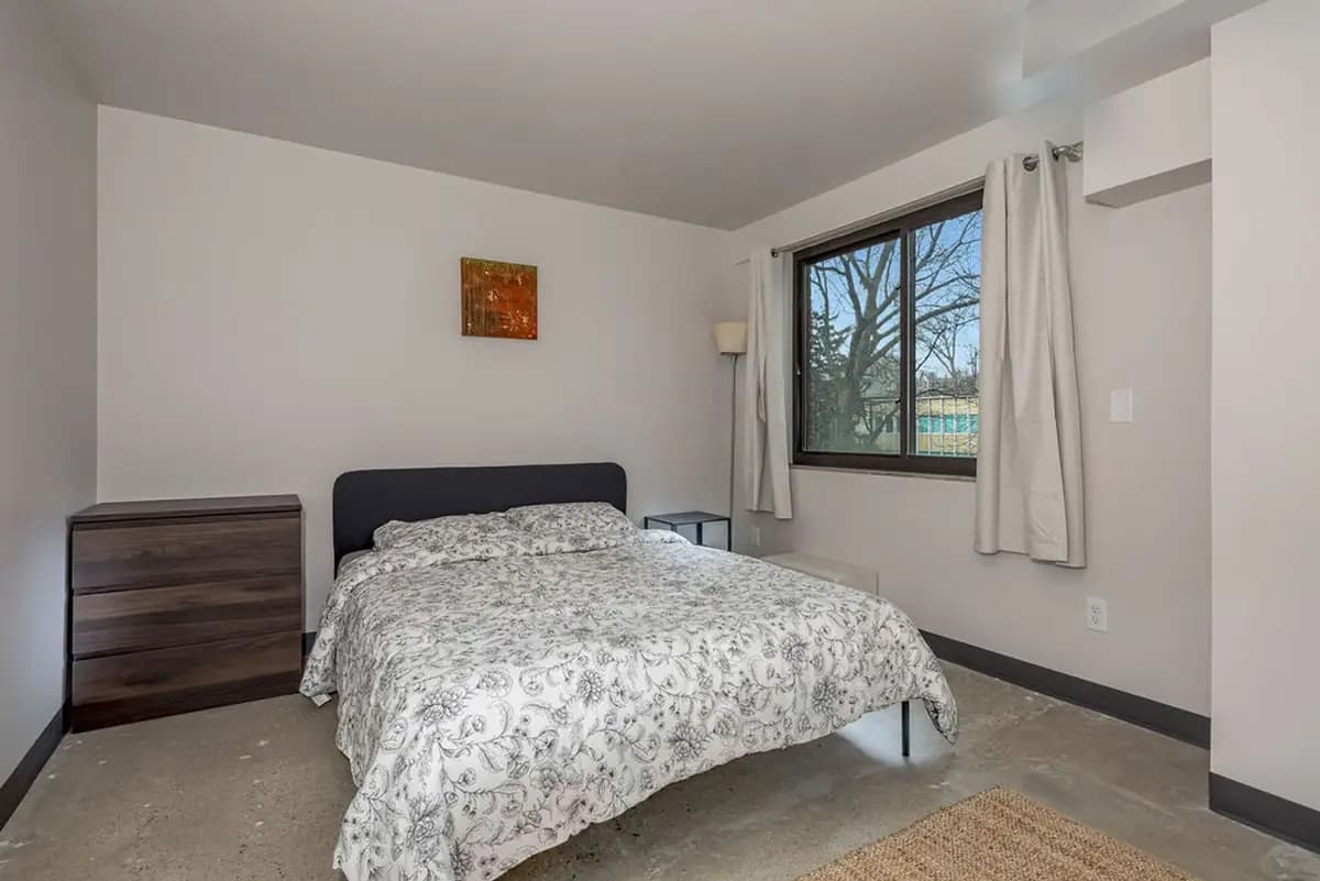 undefined apartments for rent - image - large (52).jpg - 3