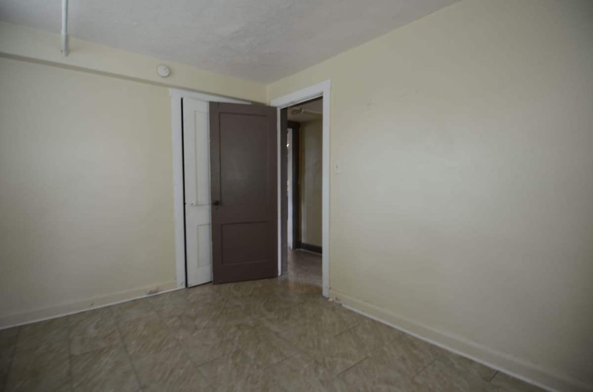 undefined apartments for rent - image - large (5).jpg - 3