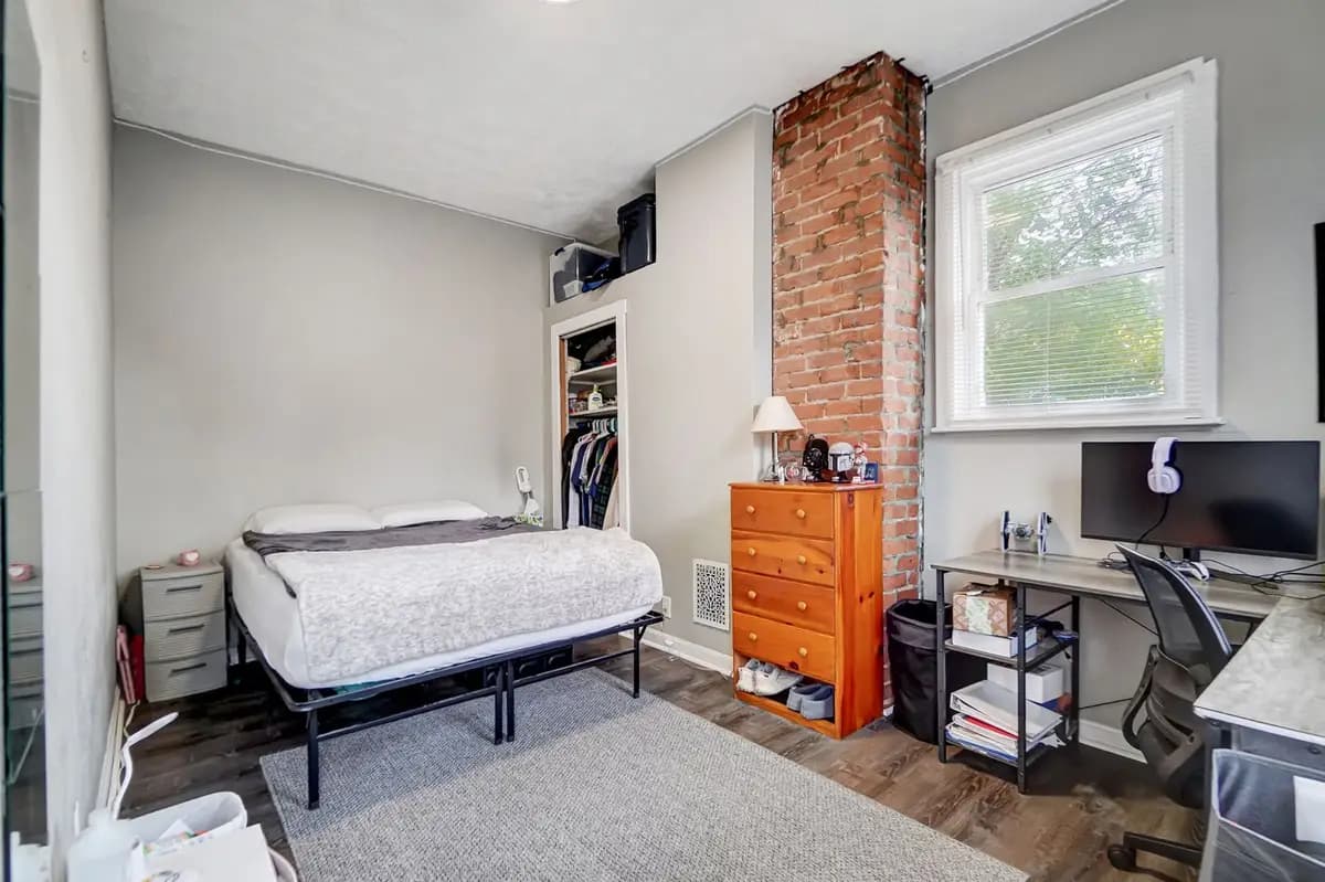 undefined apartments for rent - image - large (12).jpg - 3