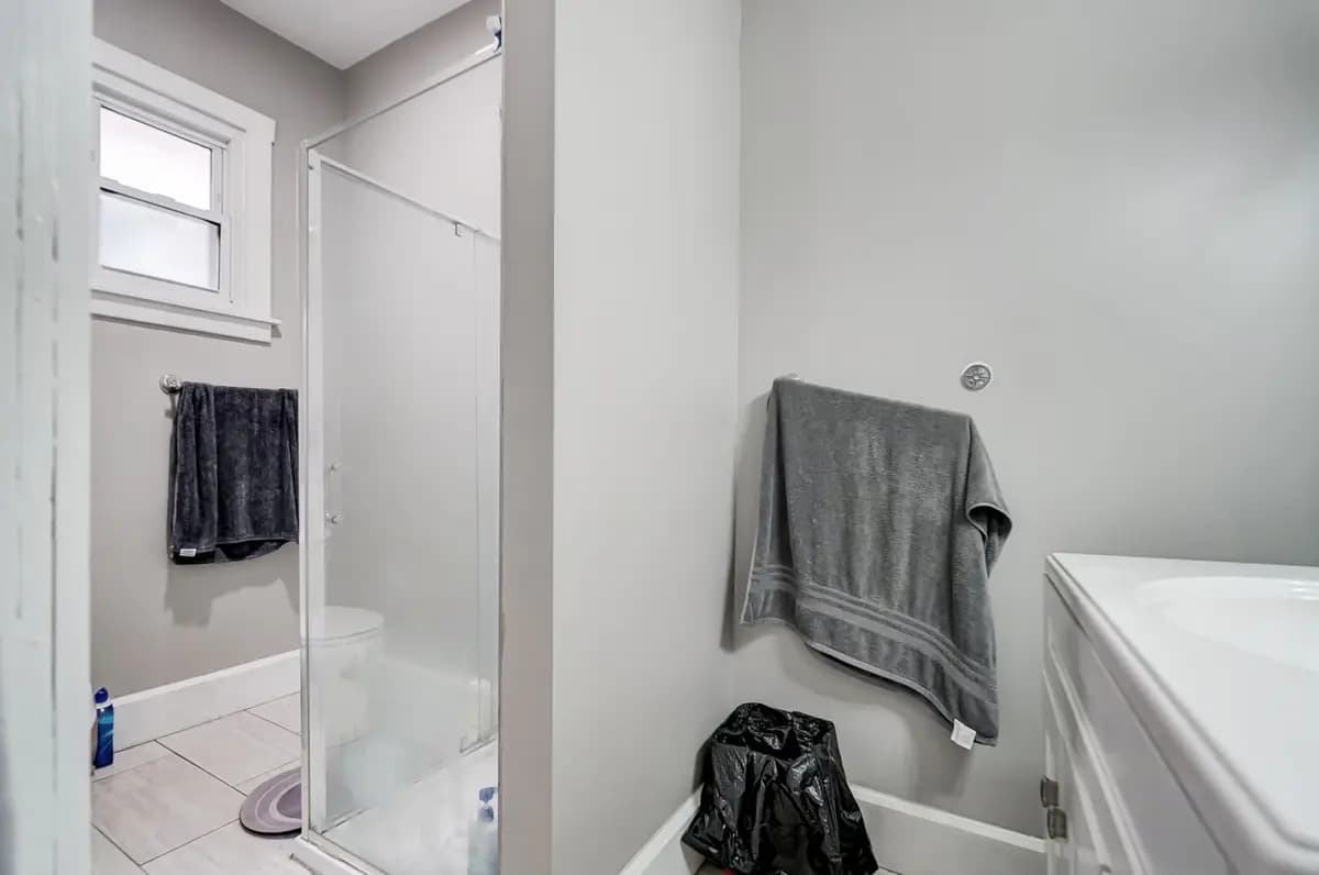 undefined apartments for rent - image - large (16).jpg - 3