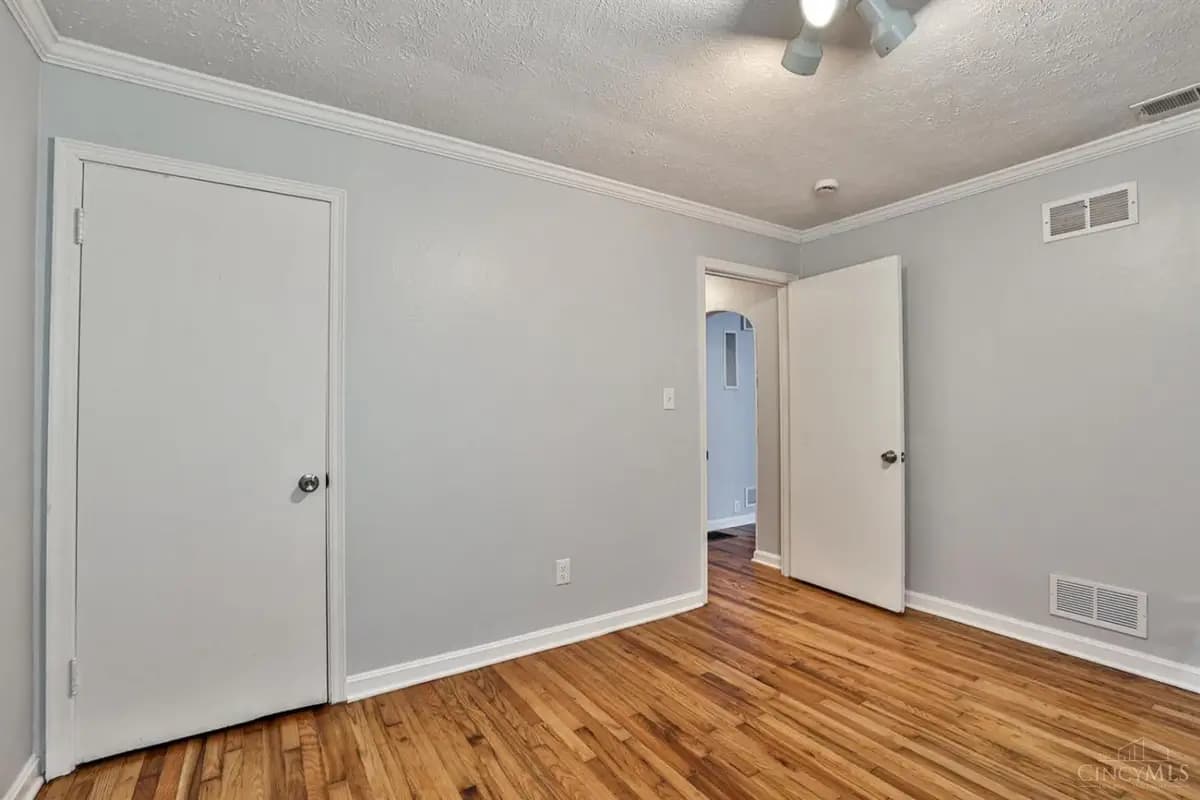 undefined apartments for rent - image - large (12).jpg - 2