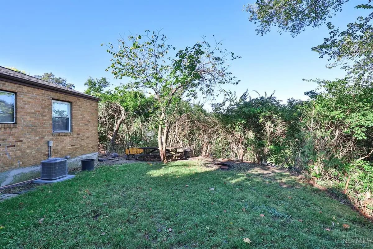 undefined apartments for rent - image - large (17).jpg - 3