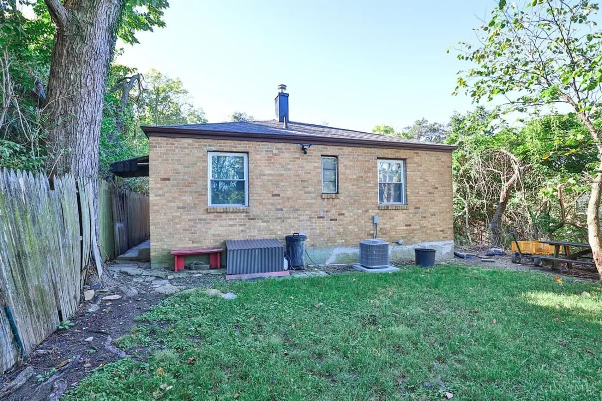 undefined apartments for rent - image - large (21).jpg - 3