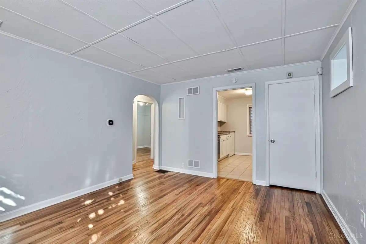 undefined apartments for rent - image - large (4).jpg - 2