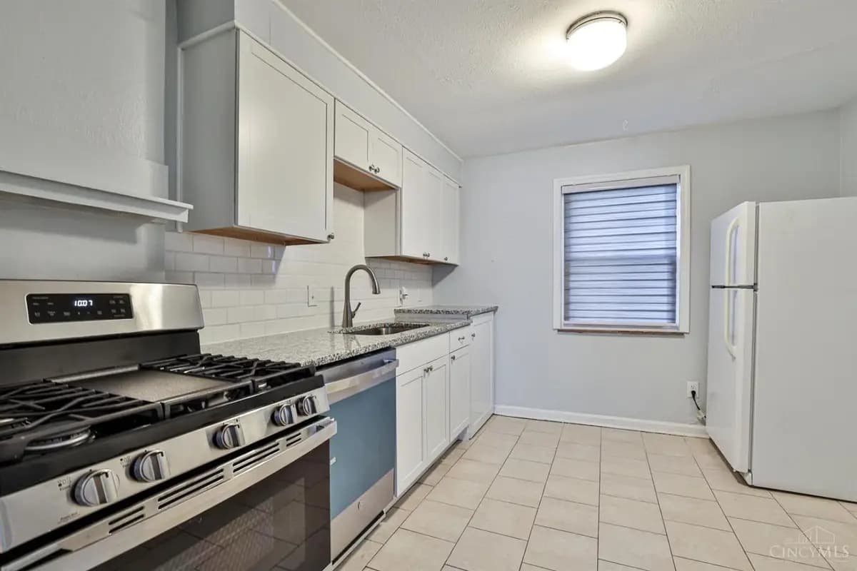 undefined apartments for rent - image - large (5).jpg - 3