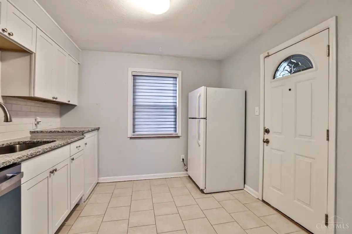 undefined apartments for rent - image - large (6).jpg - 0