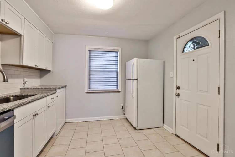 undefined apartments for rent - image - large (6).jpg