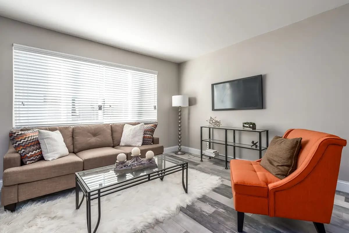 5729 Montgomery Rd - Apartment - 4