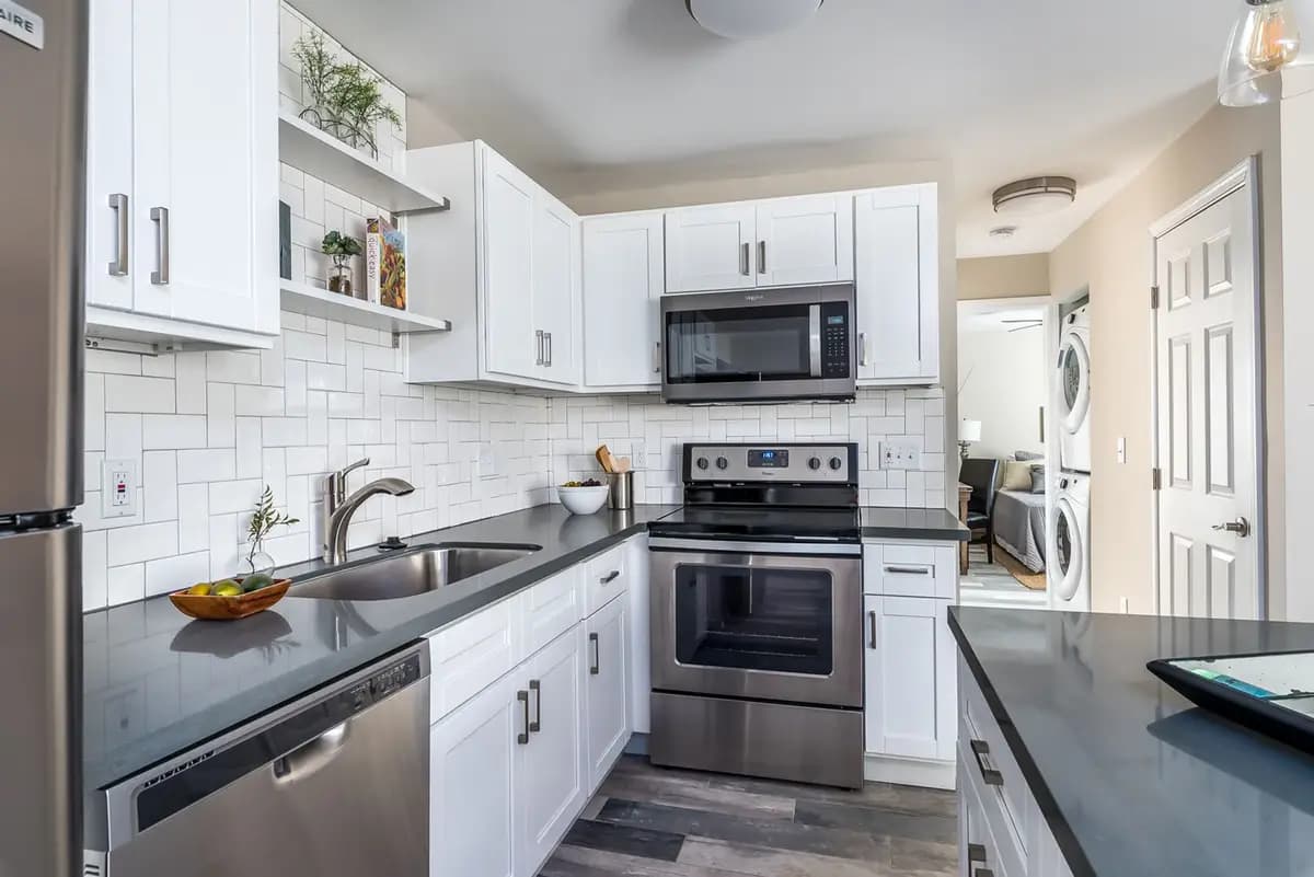 5729 Montgomery Rd - Apartment - 6
