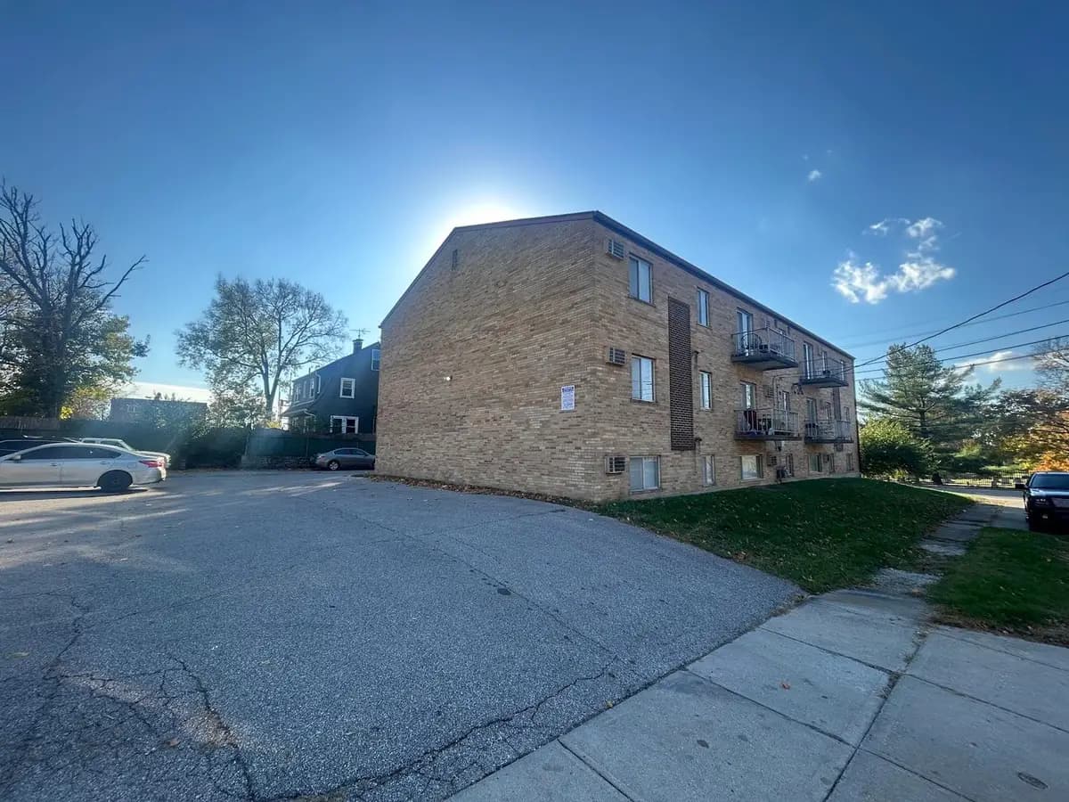 undefined apartments for rent - image - large (25).jpg - 1